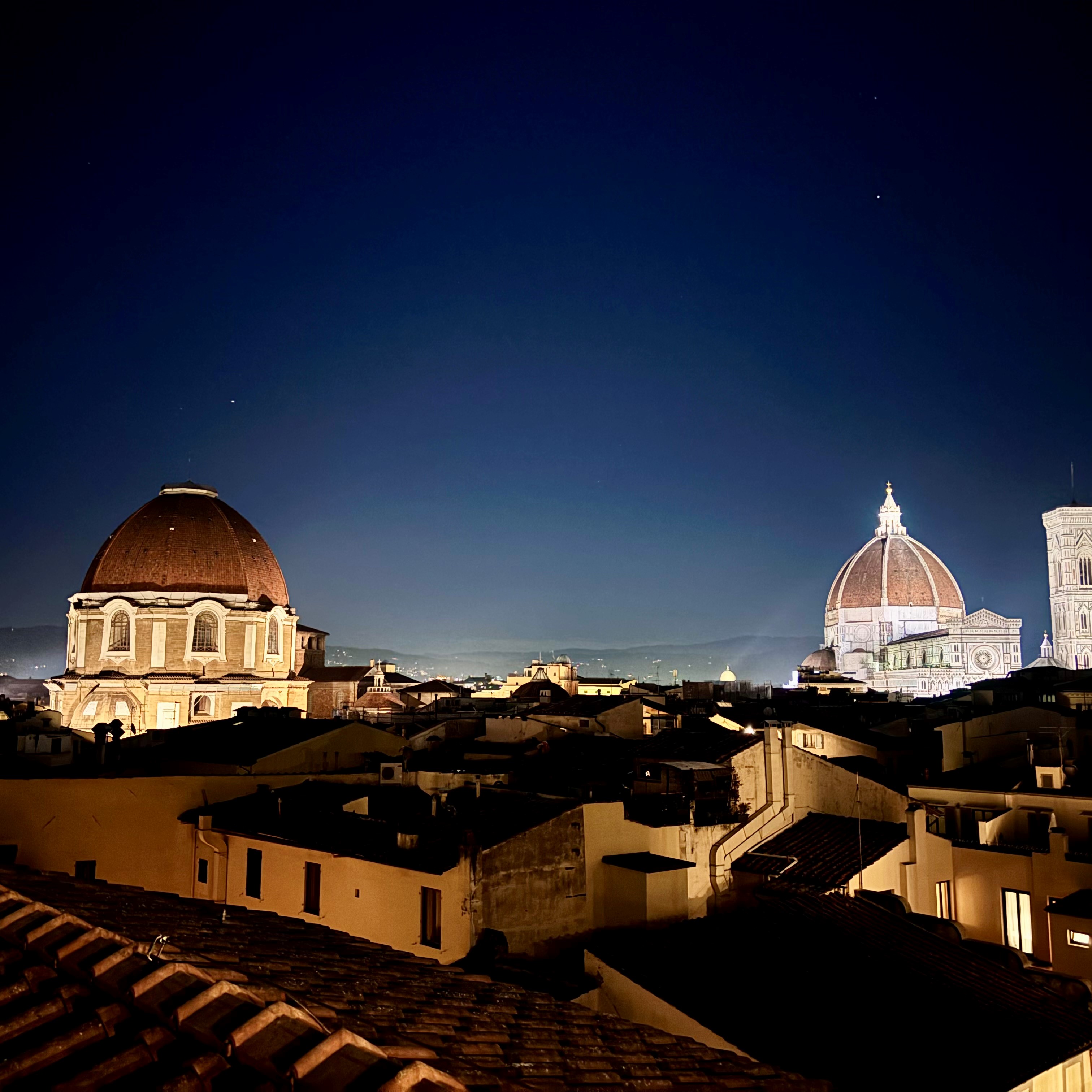 Ville de Florence by night