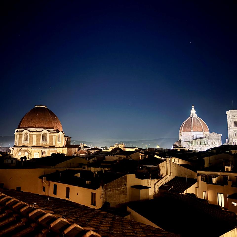 Ville de Florence by night
